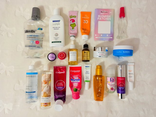 Denkowanie część druga :) Luty: Walentynkowy klimat, wszystkie odcienie czerwieni i różowego, a także z serduszkami, buziakami oraz motyw kwiatowy