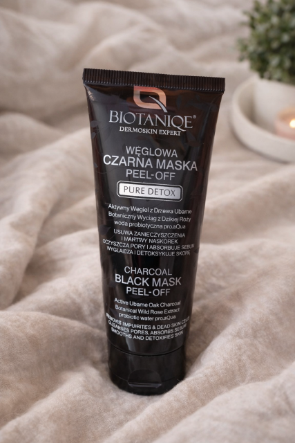 Biotaniqe Pure Detox, Węglowa czarna maska peel-off