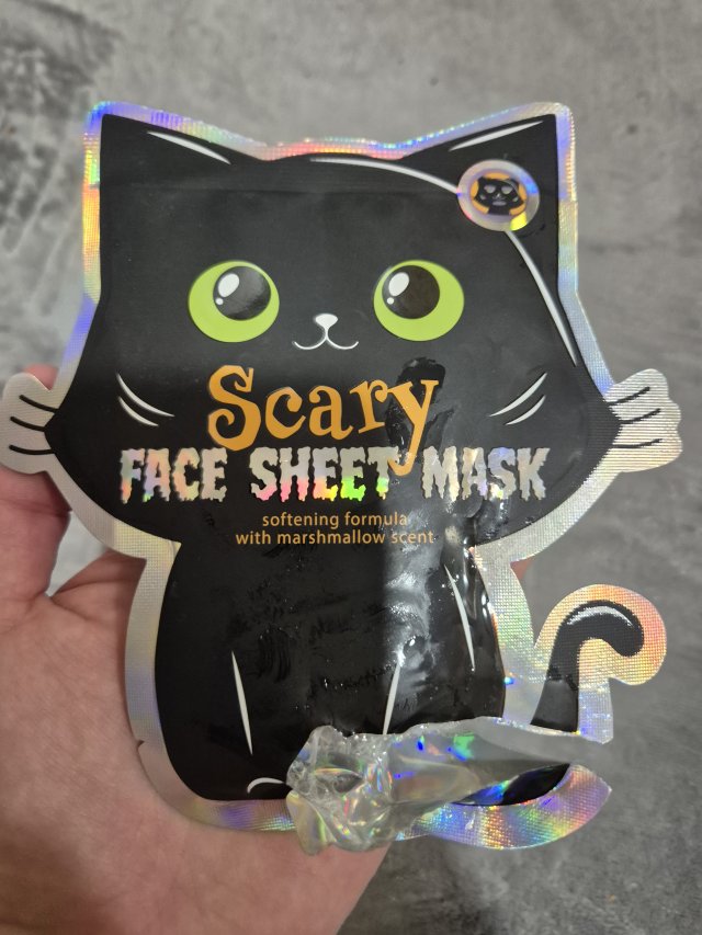 Maxbrands Marketing B.V. Face Sheet Mask, Maseczka do twarzy w płacie, Scary