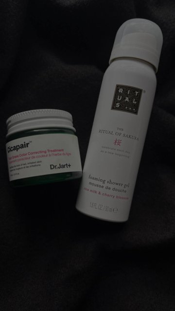 Estetyka pielęgnacji: analiza fotografii produktów Dr.Jart+ i Rituals