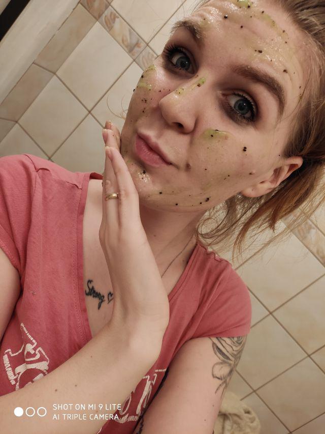 Lirene Peeling do twarzy kiwi ,  Oczyszczający zabieg z kwasem AHA