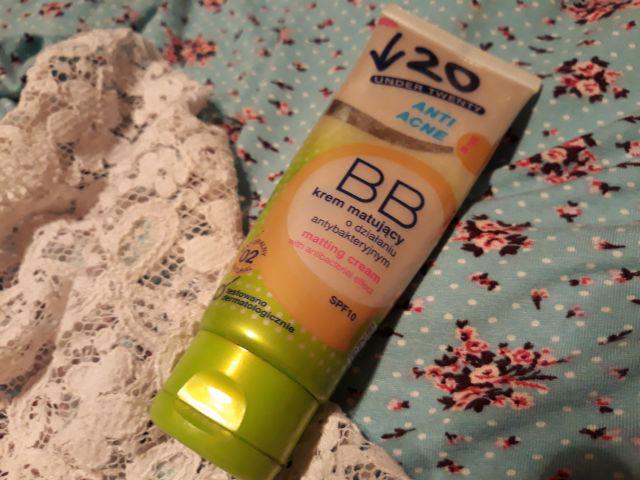 Under Twenty Anti! Acne, Matujący krem BB o działaniu antybakteryjnym, nr 02