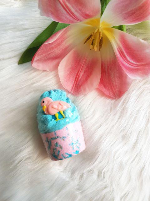 Bomb Cosmetics Babeczka do kąpieli, Kremowa, Fla-minki