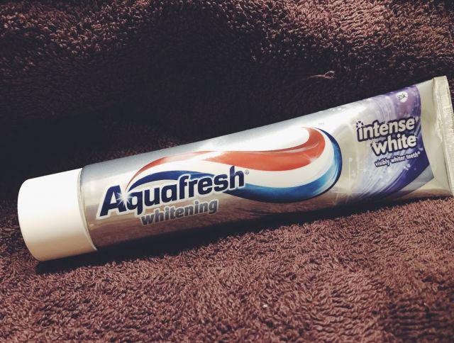 Pasta do zębów Aquafresh Whitening 