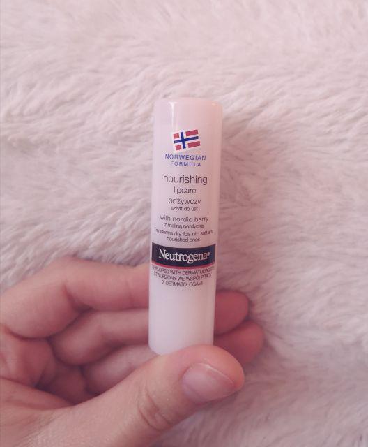 Neutrogena Formuła Norweska, Odżywczy sztyft do ust z maliną nordycką