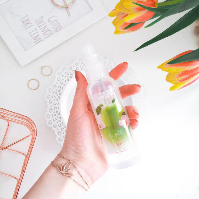 Avon Naturals, Mgiełka do ciała, Kwiat jabłoni 