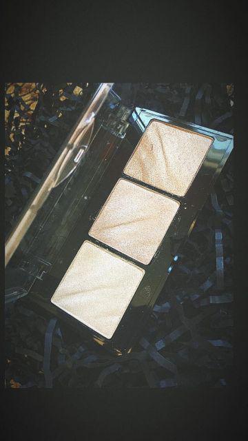 Revers Cosmetics Lumi Strobing, Paleta rozświetlaczy do twarzy, nr 04