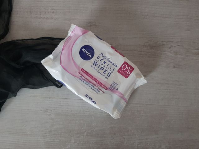 Nivea Chusteczki do demakijażu twarzy, 3w1, Cera sucha i wrażliwa, Mleczko oczyszczające i olejek migdałowy