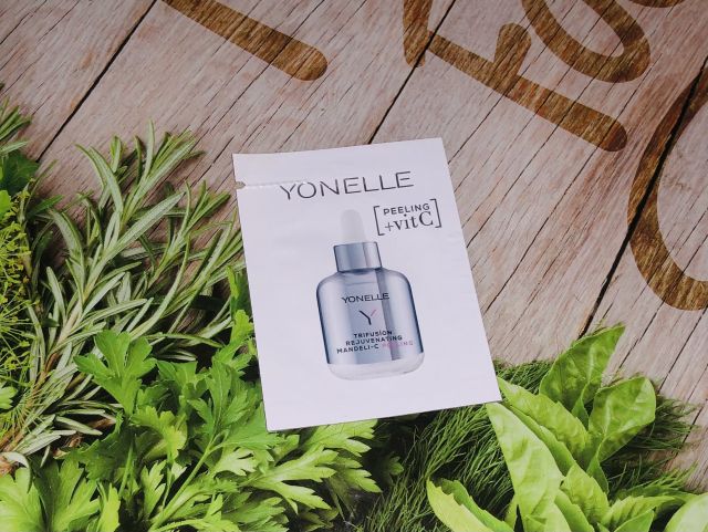 Yonelle Trifusion Rejuvenating Mandeli-C Peeling (Peeling migdałowy z witaminą C)