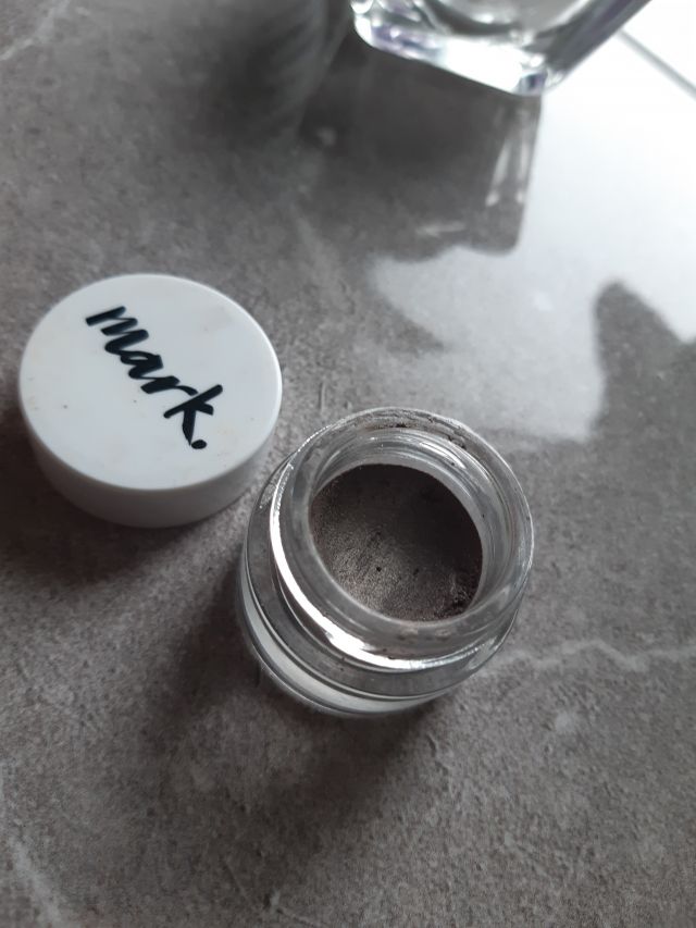 Cień do powiek w sztyfcie kremowy