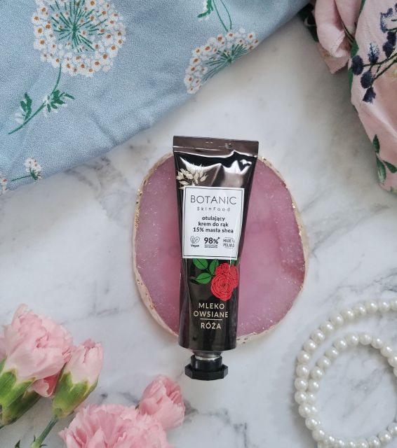 Botanic SkinFood Krem do rąk, Otulający, Mleko owsiane, róża, 15% masła Shea