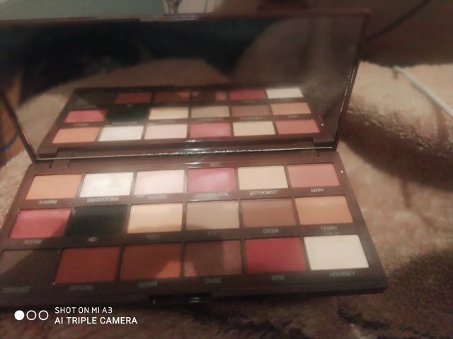 Makeup Revolution Paleta cieni, Cranberries & Chocolate