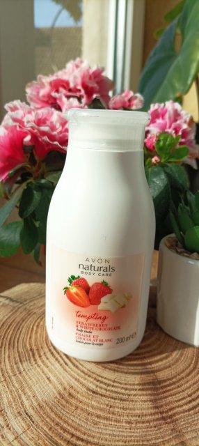 Avon Naturals, Balsam do ciała Tempting, truskawka z białą czekoladą 