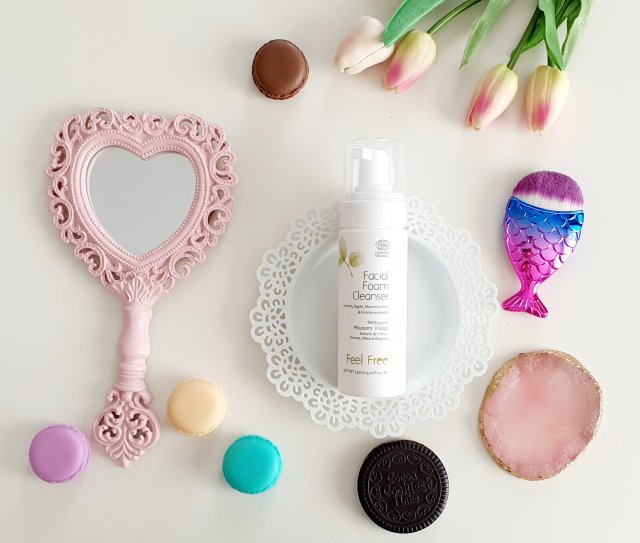 Feel Free Facial Foam Cleanser, Myjąca pianka do twarzy