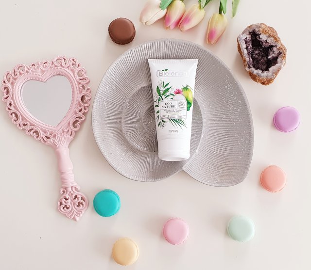 Bielenda Eco Nature, Peeling do twarzy, Detoksykujący, Woda kokosowa + zielona herbata + trawa cytrynowa