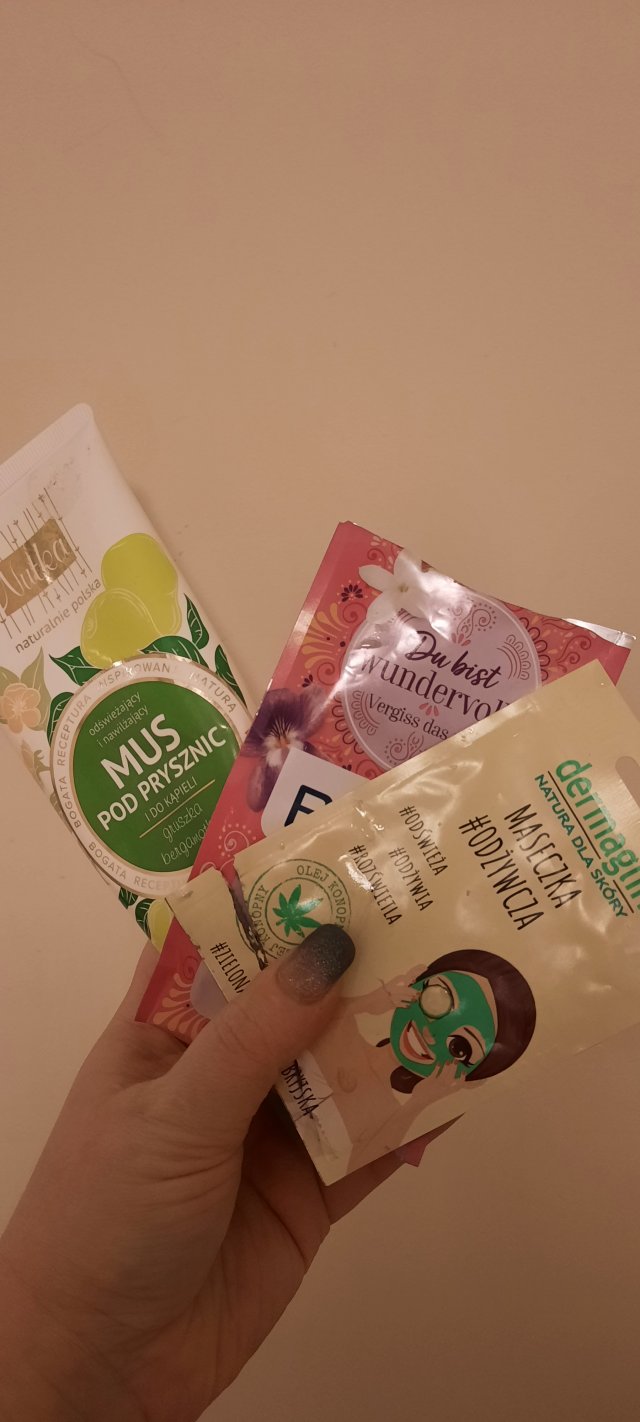 akcja denkowanie! grudzień - kosmetyki w świątecznych opakowaniach i świątecznych kolorach 🎄❄️⛄🎀🎁🎅