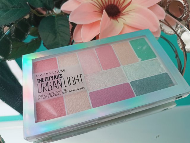 Błyszcząca kasetka