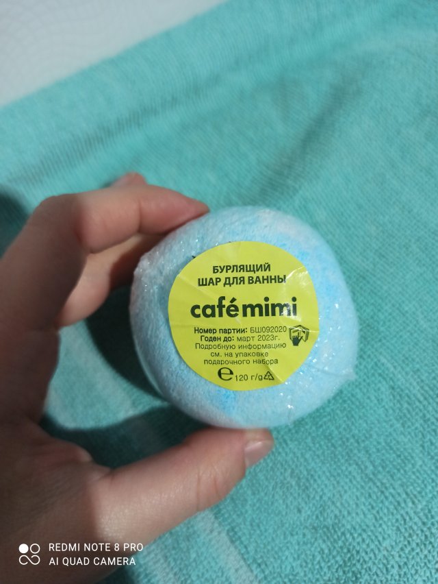 Café MIMI Kula do kąpieli, Blue Fantasty, Musująca, Z olejem z pestek winogron i ekstraktem z truskawki