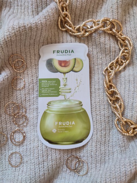 Próbka kremu Frudia do twarzy 