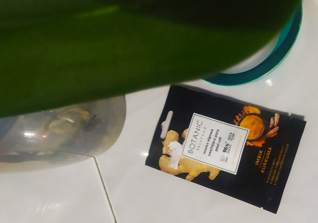 Botanic SkinFood Maska algowa, Zwężająca pory, Peel-off, Imbir&kurkuma