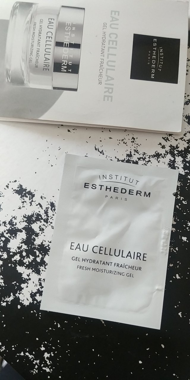 Institut Esthederm Eau Cellulaire, Żel do twarzy, Nawilżająco-Energetyzujący