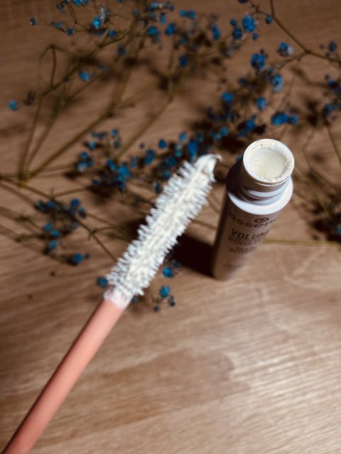 Essence Volume Booster, Lash Primer, Baza stymulująca wzrost rzęs 