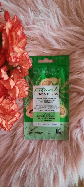 Eveline Natural Clay & Herbs, Maseczka do twarzy, Matująco-oczyszczająca bio-maseczka-peeling z zieloną glinką, Cera mieszana i tłusta