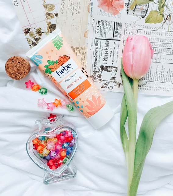 Hebe Cosmetics, Krem do stóp i paznokci, Nawilżanie, Ekstrakt z kawioru, kwas hialuronowy i olej migdałowy