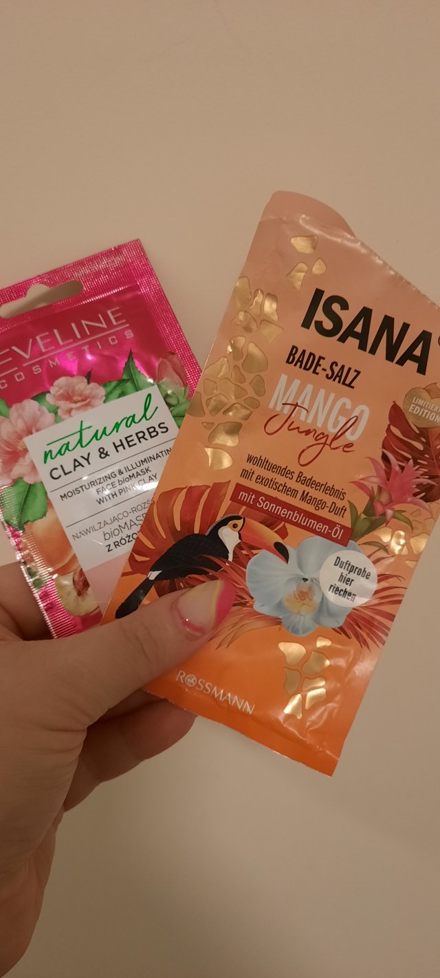 akcja denkowanie! grudzień - kosmetyki w świątecznych opakowaniach i świątecznych kolorach 🎄❄️⛄🎀🎁🎅