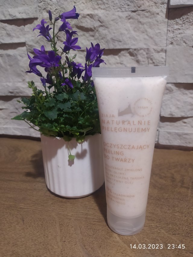 Ziaja Naturalnie Pielęgnujemy, Peeling do twarzy, Oczyszczający, Fitosterole, zmielone pestki oliwki, eko-przyjazna tapioka, bioaktywny olej canola