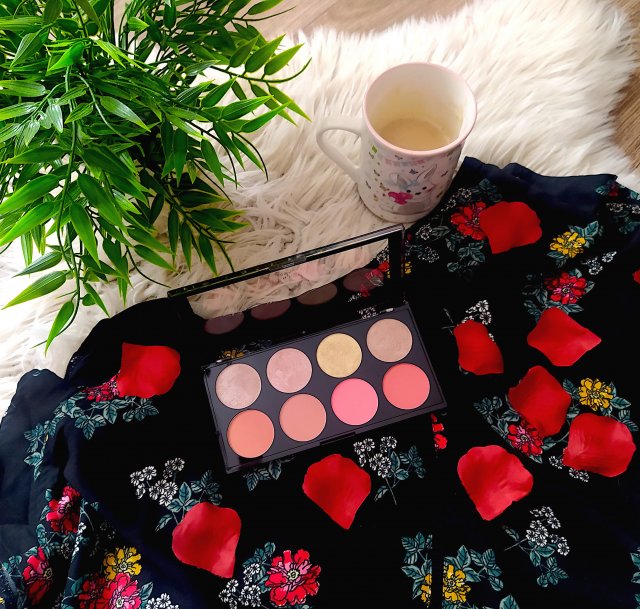Makeup Revolution Paleta róży, Ultra Blush Palette, Goddess