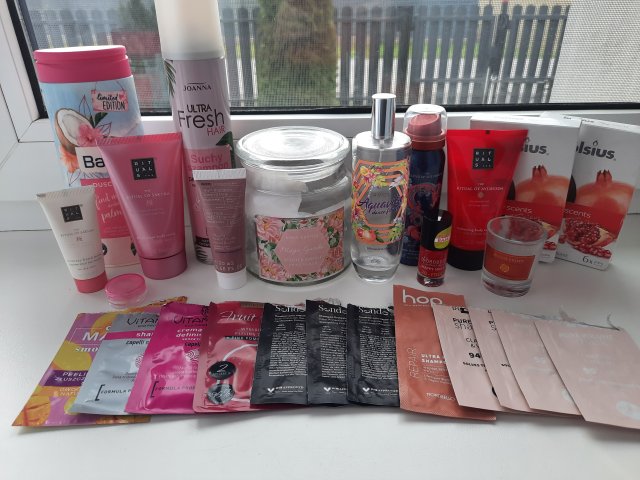 akcja denkowanie! grudzień - kosmetyki w świątecznych opakowaniach i świątecznych kolorach 🎄❄️⛄🎀🎁🎅