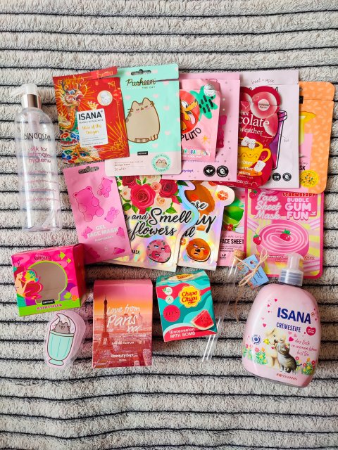 akcja denkowanie! grudzień - kosmetyki w świątecznych opakowaniach i świątecznych kolorach 🎄❄️⛄🎀🎁🎅