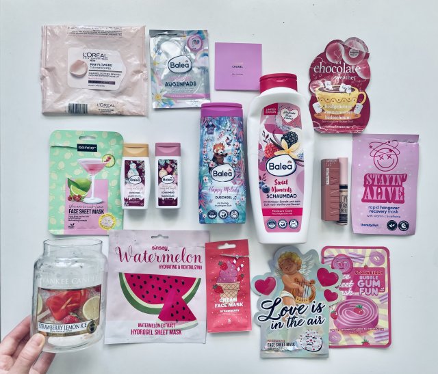 akcja denkowanie! grudzień - kosmetyki w świątecznych opakowaniach i świątecznych kolorach 🎄❄️⛄🎀🎁🎅