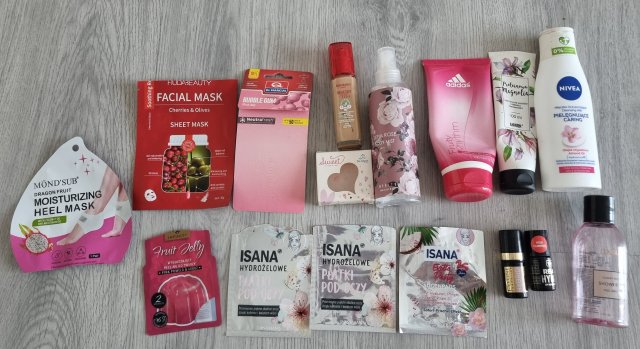 akcja denkowanie! grudzień - kosmetyki w świątecznych opakowaniach i świątecznych kolorach 🎄❄️⛄🎀🎁🎅