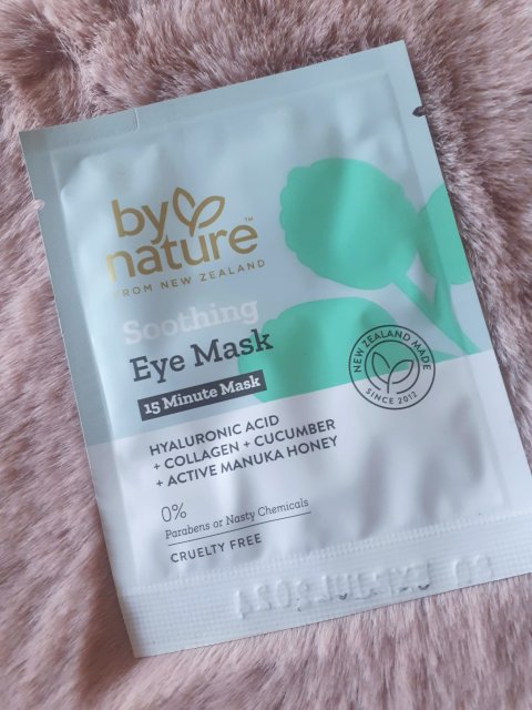 By nature Soothing Eye Mask, Kojące płatki pod oczy 
