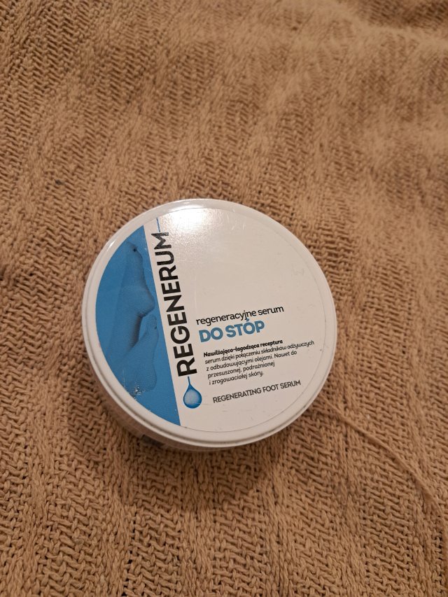 Regenerum Regeneracyjne serum do stóp, Nawilżająco-łagodząca receptura