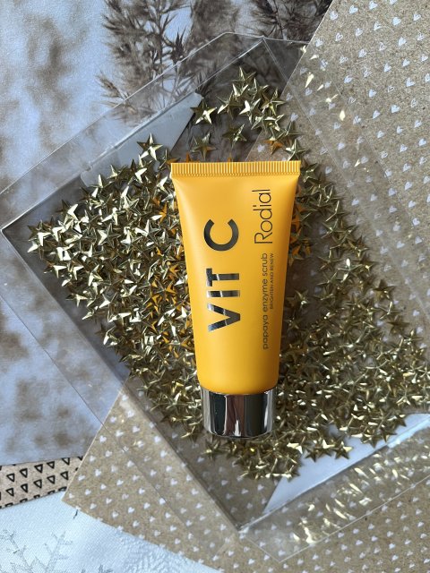 Rodial Vit C Papaya Enzyme Scrub, Wygładzający enzymatyczny peeling do twarzy