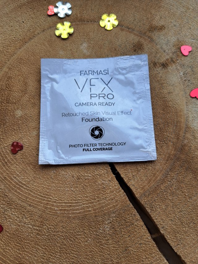 Farmasi VFX Pro Camera Ready, Podkład do twarzy, nr 00