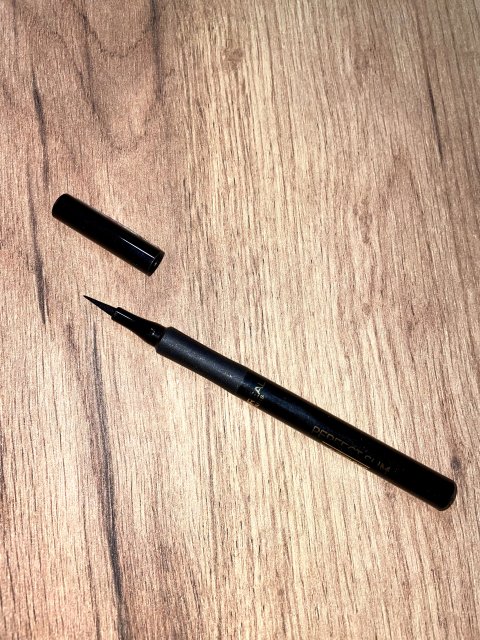 L'Oréal Super Liner Perfect Slim, Eyeliner w pisaku, Black