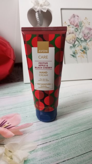 Avon Care, krem do rąk, Apple & Black Cherry 