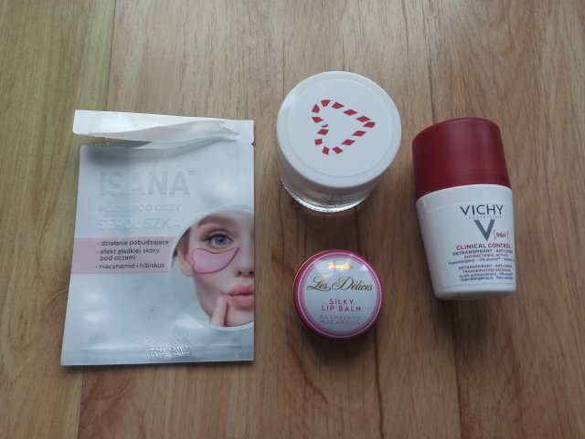 Denkowanie część druga :) Grudzień, kosmetyki w świątecznych opakowaniach lub w świątecznych kolorach: czerwonym, zielonym i złotym 