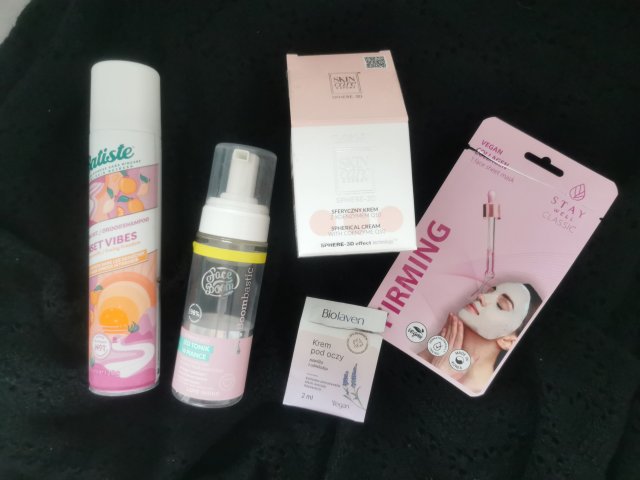 Denkowanie część druga :) Grudzień, kosmetyki w świątecznych opakowaniach lub w świątecznych kolorach: czerwonym, zielonym i złotym 