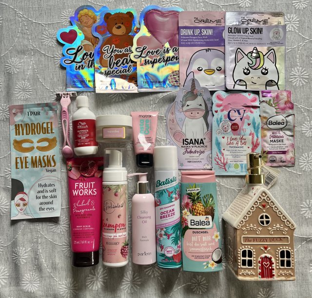 Denkowanie część druga :) Grudzień, kosmetyki w świątecznych opakowaniach lub w świątecznych kolorach: czerwonym, zielonym i złotym 