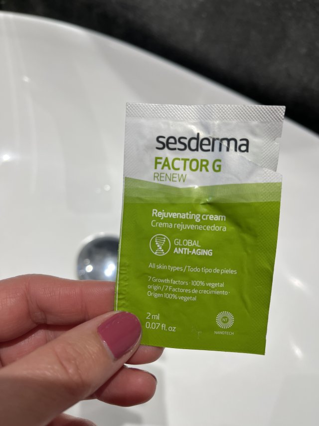 Denkowanie część druga :) Grudzień, kosmetyki w świątecznych opakowaniach lub w świątecznych kolorach: czerwonym, zielonym i złotym 