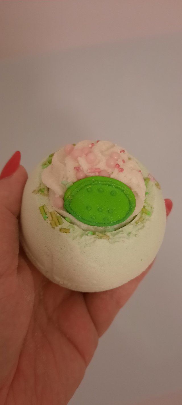 Denkowanie część druga :) Grudzień, kosmetyki w świątecznych opakowaniach lub w świątecznych kolorach: czerwonym, zielonym i złotym 