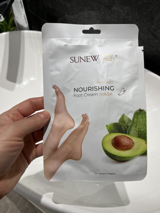 Denkowanie część druga :) Grudzień, kosmetyki w świątecznych opakowaniach lub w świątecznych kolorach: czerwonym, zielonym i złotym 