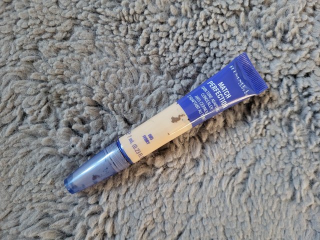 Rimmel Match Perfection, Korektor z pędzelkiem, nr 005 Ivory