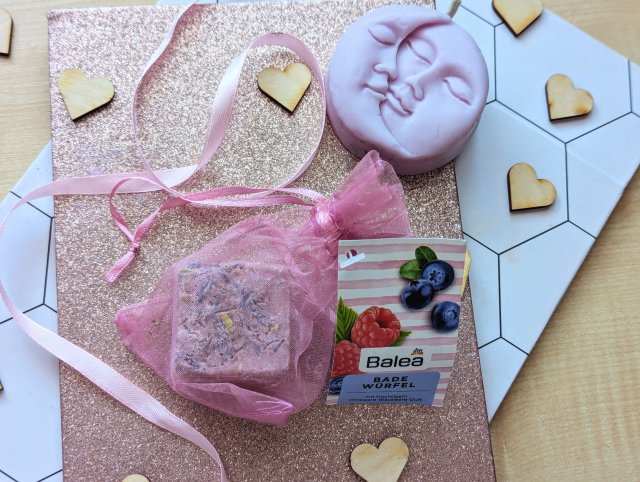 Balea Kostka do kąpieli, Himbeere-Blaubeere