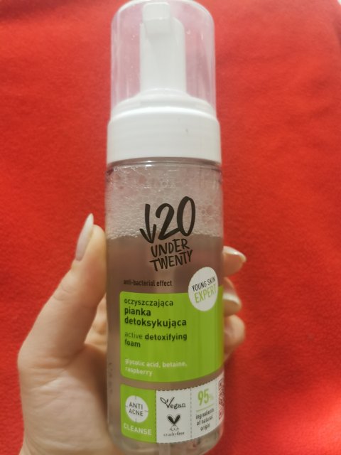 Under Twenty Anti Acne, Pianka do mycia twarzy, Aktywna, Detoksykująca, Kwas glikolowy, malina, jeżyna, truskawka, betaina, Cera mieszana i tłusta